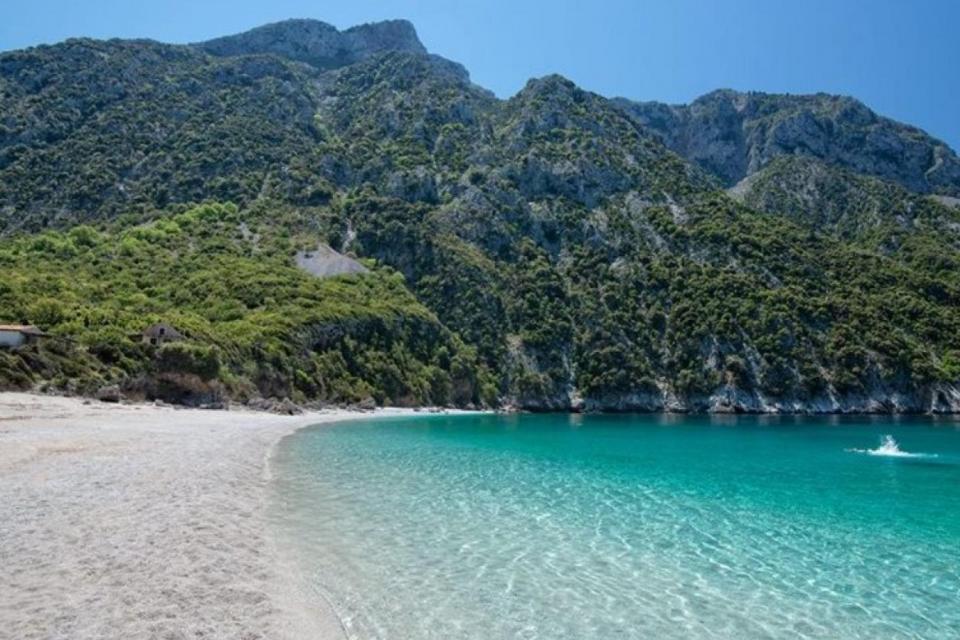Έτοιμοι οι δρόμοι για τις μαγευτικές παραλίες της Εύβοιας -Ένας παράδεισος μια ανάσα από την Αθήνα