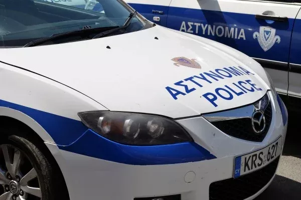 Το σκίτσο της αστυνομίας της Κύπρου για ύποπτο σε υπόθεση πρόκλησης κακόβουλης ζημιάς και απειλής